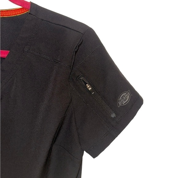 Dickies Dynamix V-Neck Scrub Top in Black Size XS - Picture 3 of 15